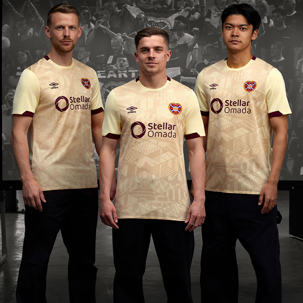 小田裕太郎がモデルに！スコットランド1部ハーツ、新アウェイ