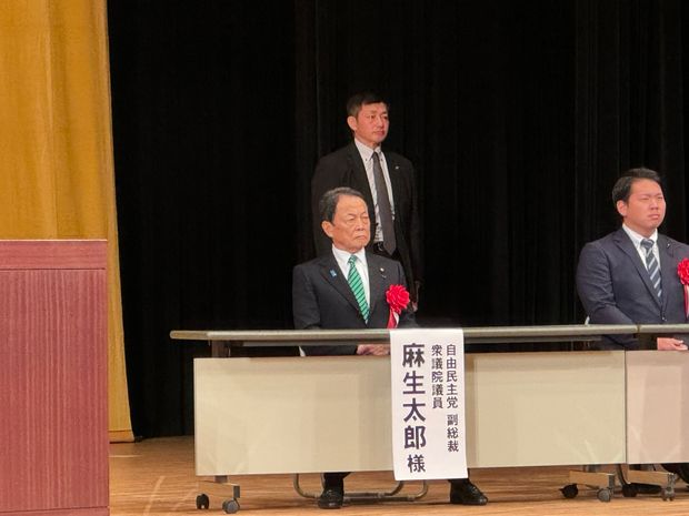 麻生氏“麻生節”で新成人へエール - ライブドアニュース