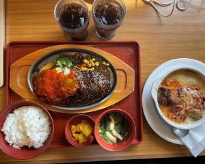 ツインハンバーグ（878円）＆和食セットB・大盛り（482円）、チキンドリア（548円）