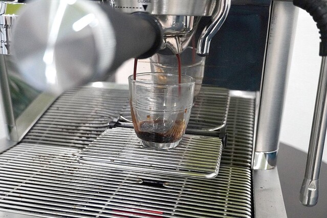 デロンギのコーヒーマシン「EC9355J-M」レビュー、半自動マシン