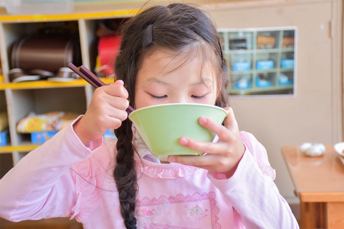 給食の風景は守られるか(写真はイメージです)