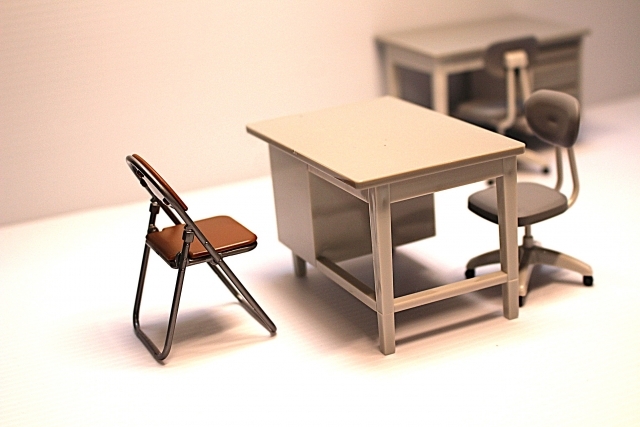 「小西食堂」のユニークな体験型サービス「取り調べカツ丼」が話題