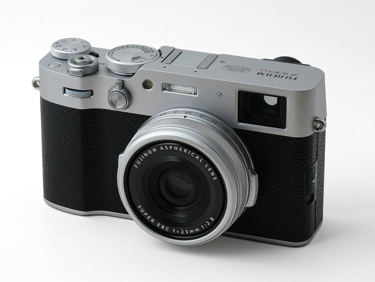 �����ʥ�ӥ�ー���ȹⵡǽ�ɥ�󥺰��η�������ý����ٻΥե���� X100VI���ܥǥ����֥������Ǽ���������ޤä����͵�����ー���κǿ���ǥ�