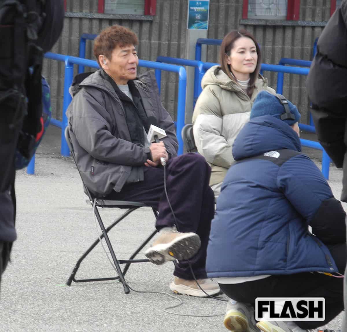  2026年2月8日（イタリア時間）、ミラノ・コルティナ冬季オリンピックのフィギュアスケート団体の取材をしていた、くりぃむしちゅーの上田晋也（左）と荒川静香 