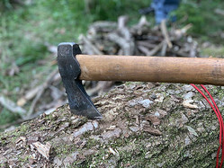 斧1本で野営してみて分かった 無人島に刃物を持って行くならナイフ それとも斧 ライブドアニュース