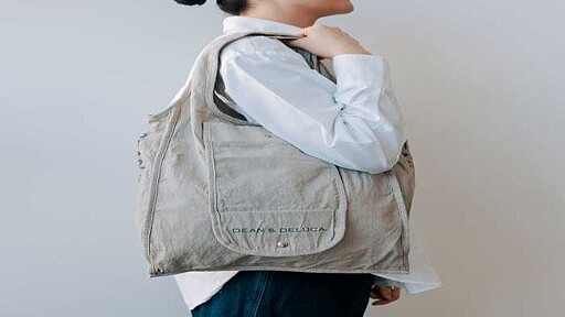 DEAN & DELUCAのショッピングバッグが進化。天然染めで楽しむ世界に一