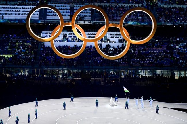 五輪開会式のウズベキスタン選手団「あまりにもファミマ」と話題