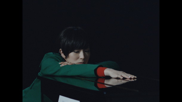 椎名林檎 母のコート 娘のネックレスで歌う 人生は夢だらけ Mv Abematv生放送特番も決定 ライブドアニュース