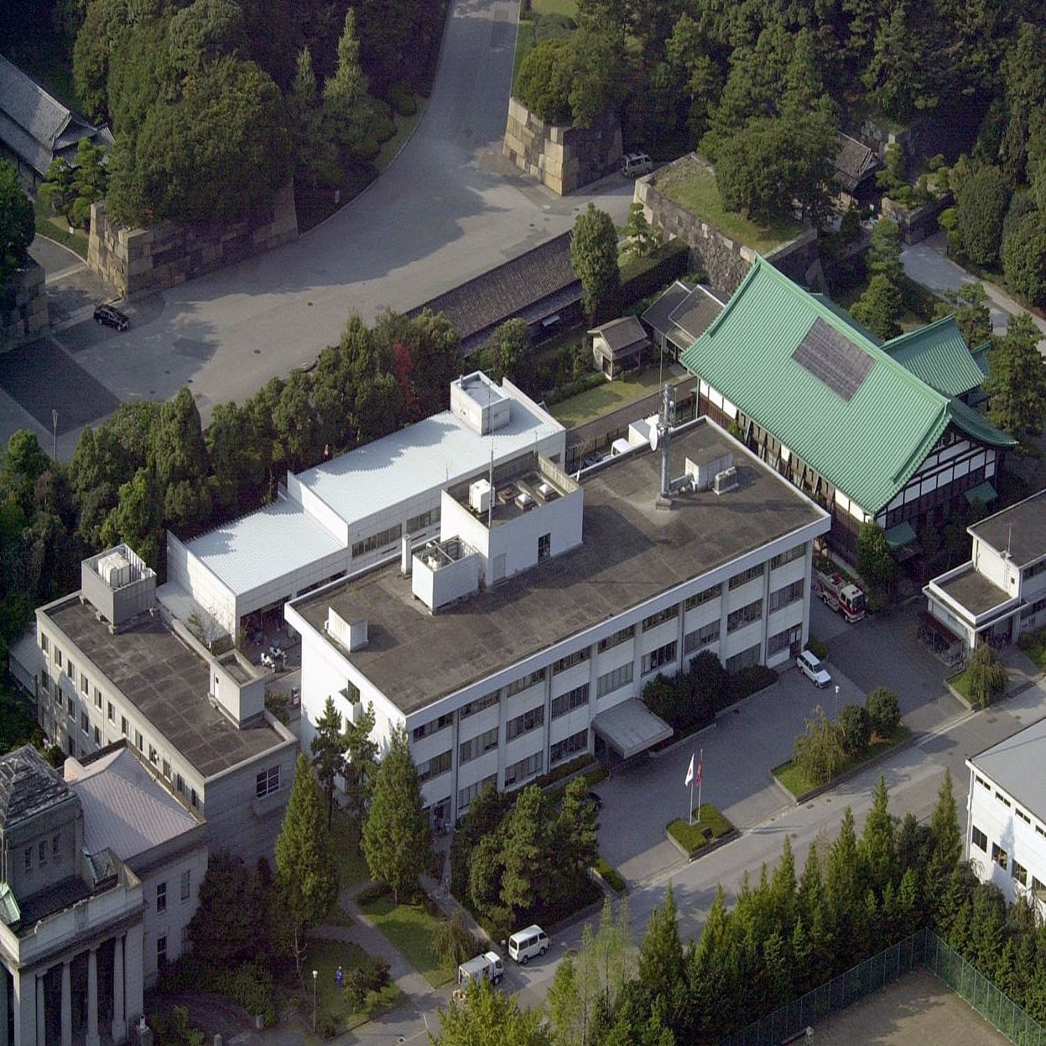 女性初の赤坂護衛署長 夫のパワハラ疑惑も自ら 監察 ライブドアニュース