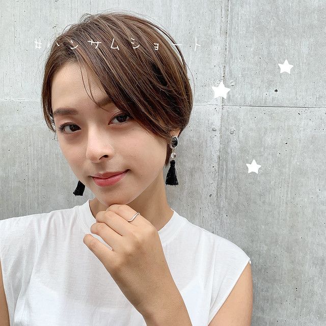 小顔に見せたい そんな女性の悩みを解決してくれる魔法のヘアスタイル