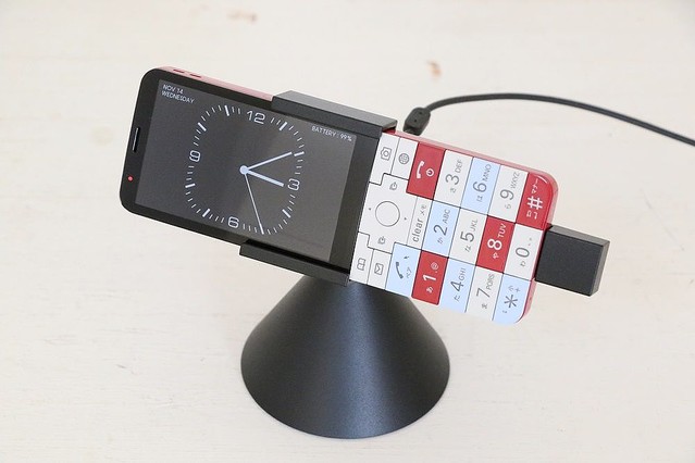 INFOBAR XV 15周年記念モデル KDDI、「INFOBAR xv」今秋発売 深澤直人デザインの15周年記念モデル