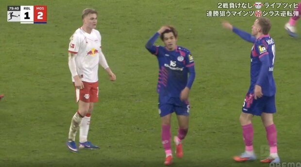 【写真・画像】「ファイターすぎる」塩貝健人、相手を挑発！ 強烈タックルで吹っ飛ばす→“立てよ”ジェスチャー「メンタル強いな」「オラオラ感たまらん」　1枚目