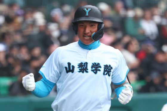 初回に本塁打を放った山梨学院・菰田陽生【写真:加治屋友輝】
