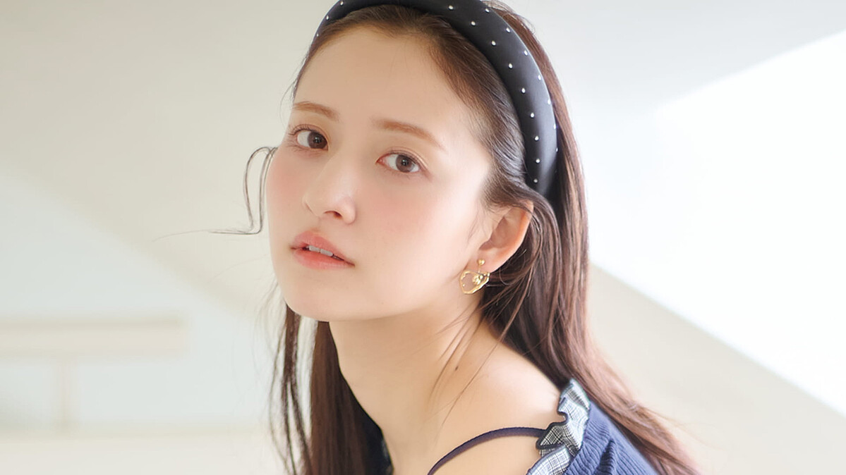 Rayの沼らせガール・金川紗耶が男心に刺さる「肌チラニットコーデ」3選