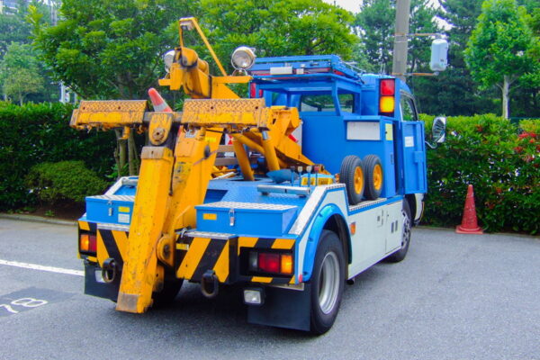 バッテリー上がり…JAFを呼ぶ前に試したいこととは？（画像：写真AC）