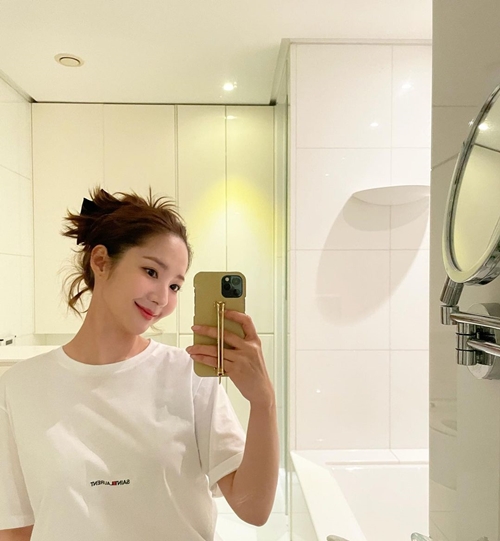 キム秘書 パク ミニョン 美肌きわだつ 爽やかアップヘア に反響 可憐すぎる Photo ライブドアニュース