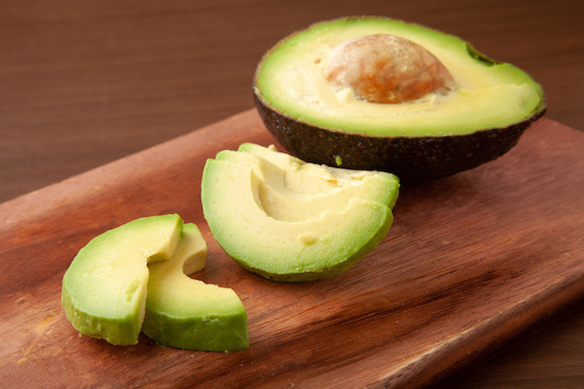 レモン汁がなくても大丈夫！時間が経っても「アボカド」が変色しない方法