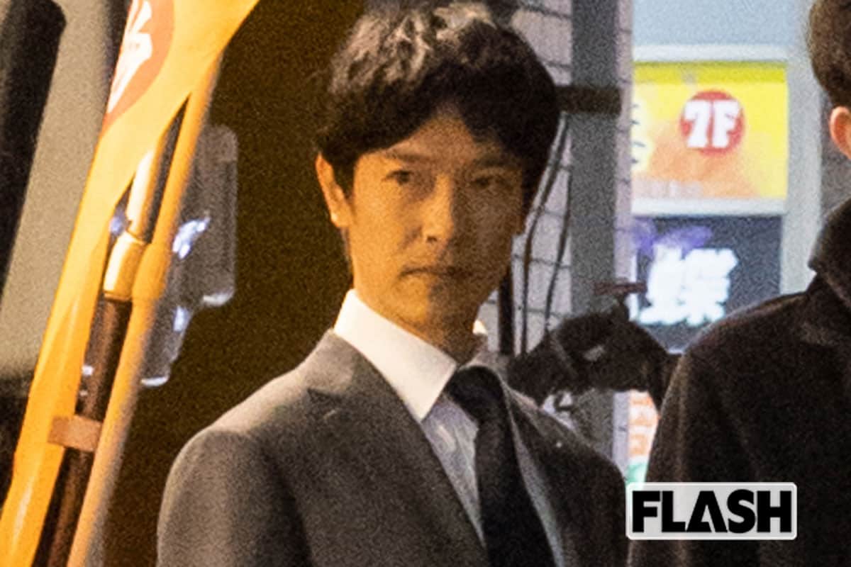 2023年4月、愛知県内でロケに臨む堺。この日はカットがかかった後も真剣な表情を崩すことはなかった(写真・久保貴弘)