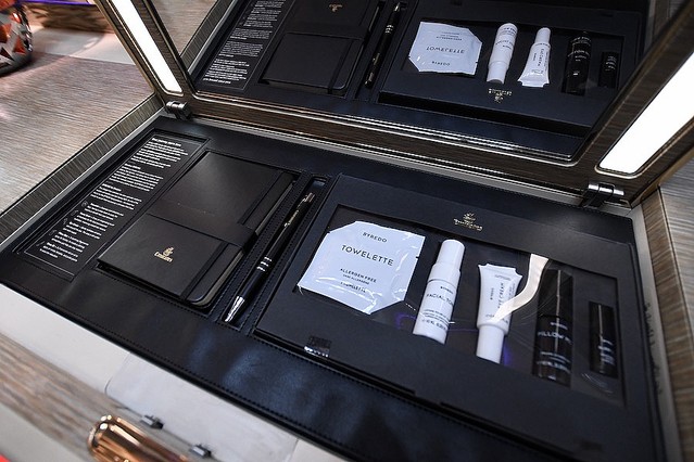 エミレーツ航空の完全個室型ファーストクラス、地上で体験してみた