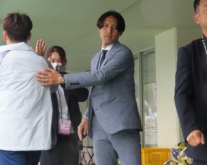 １年でのJ２復帰へ。下位に沈む群馬だが、細貝社長は巻き返しに意欲を示す。写真：元川悦子