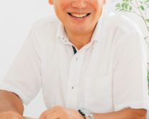 哺乳瓶に入れた母乳を嬉しそうに飲む義父 女性は思わず悲鳴を上げる