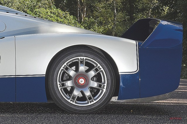 試乗 マセラティmc12 エンツォ フェラーリの心臓を持つロードゴーイングgt1 ライブドアニュース