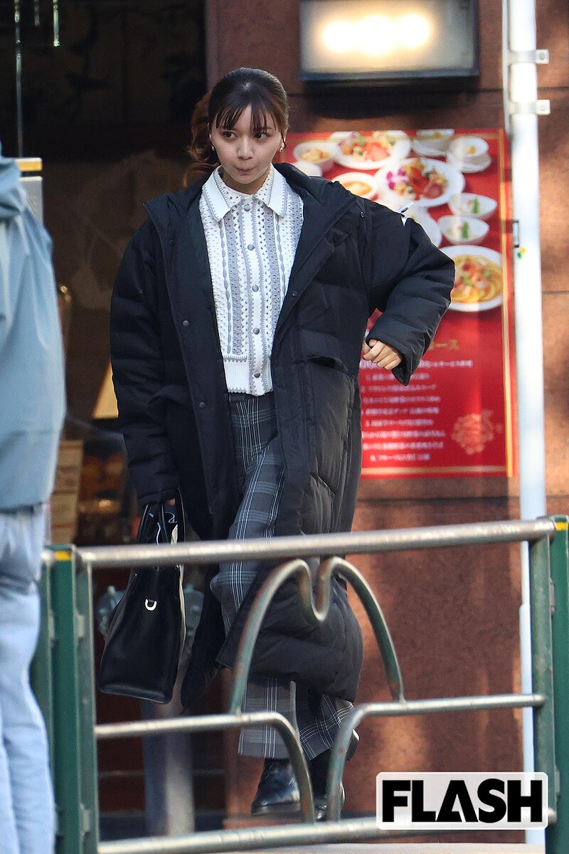  全力疾走する上白石萌歌 