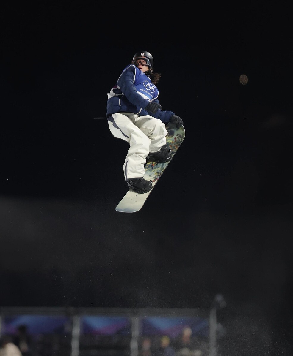 エアトリックを決める平野歩夢（撮影・吉澤敬太）