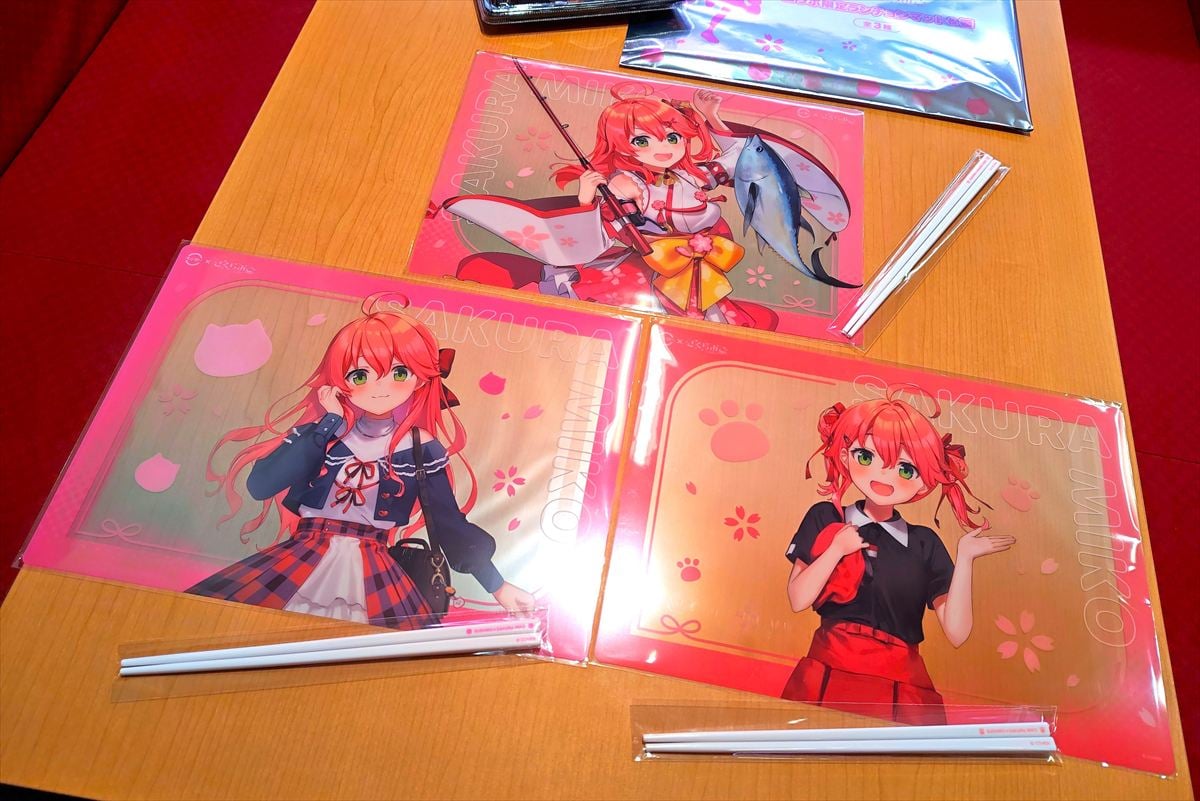 さくらみこ スシローコラボ ランチョンマット アクスタ 缶バ ピックフルコンプ スシロー×『さくらみこ』！ホロライブのVTuber『さくらみこ』と