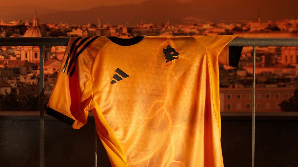名門ローマ、「神話デザイン」の新アウェイユニフォームを発表！胸は