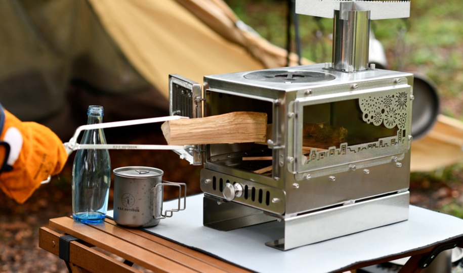 キャンプに欲しい薪ストーブ。薪割り・組み立て不要の豪華14点セットが