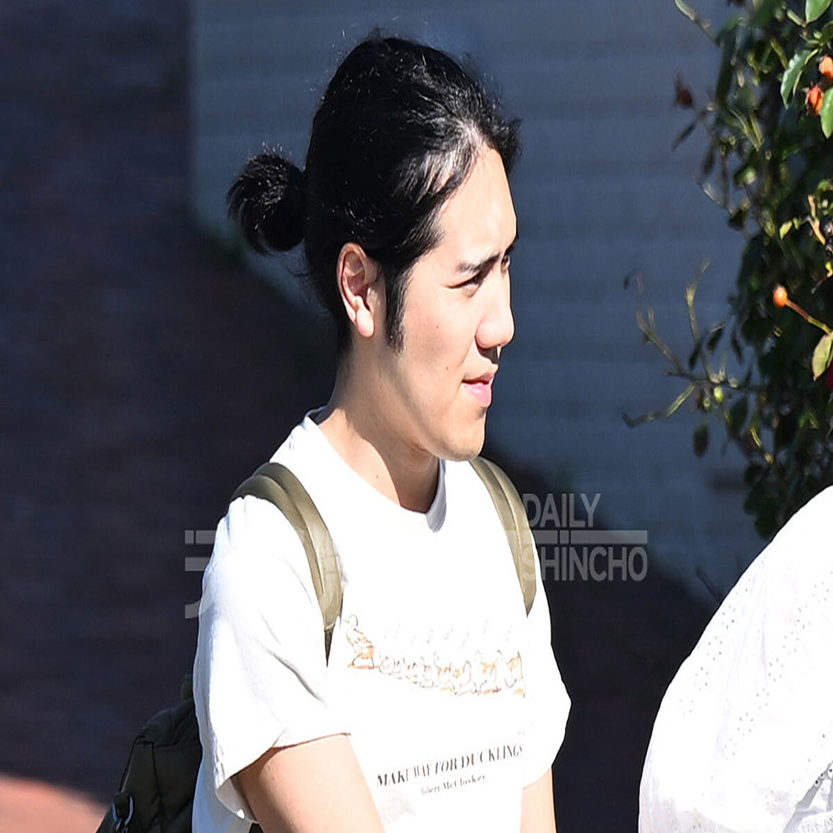 小室圭さんが家族でショッピング「6万円超え」チョコレート並ぶ高級店