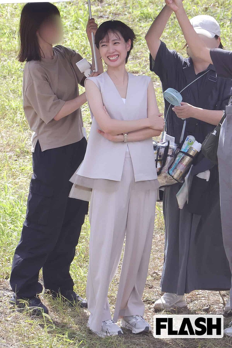  ロケ撮影をする戸田恵梨香 