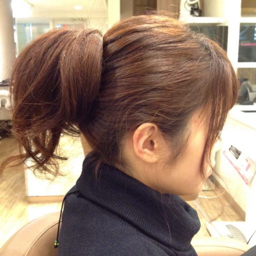 ポニーテールに一手間プラスするだけ 涼やか 大人かわいい 逆りんぱ ヘアアレンジ集 Peachy ピーチィ ライブドアニュース