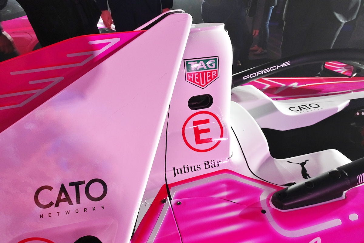タグ・ホイヤー×ポルシェチームのフォーミュラEマシン、日本開催仕様の