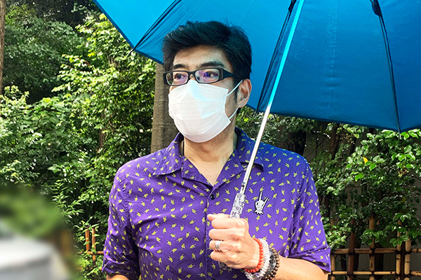  21年、雨の中、直撃に応じてくれた高嶋政宏 