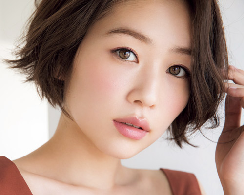 石原さとみさんのようになりたい 秋の新色 新作コスメで旬メークにトライ Peachy ライブドアニュース