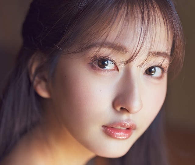 斉藤里奈(撮影/唐木貴央 ヘアメイク/新井祐美子 スタイリング/八杉直美)