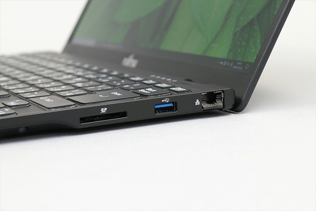 軽すぎる13.3型ノートPC「LIFEBOOK UH-X/E3」レビュー - 毎日PCを