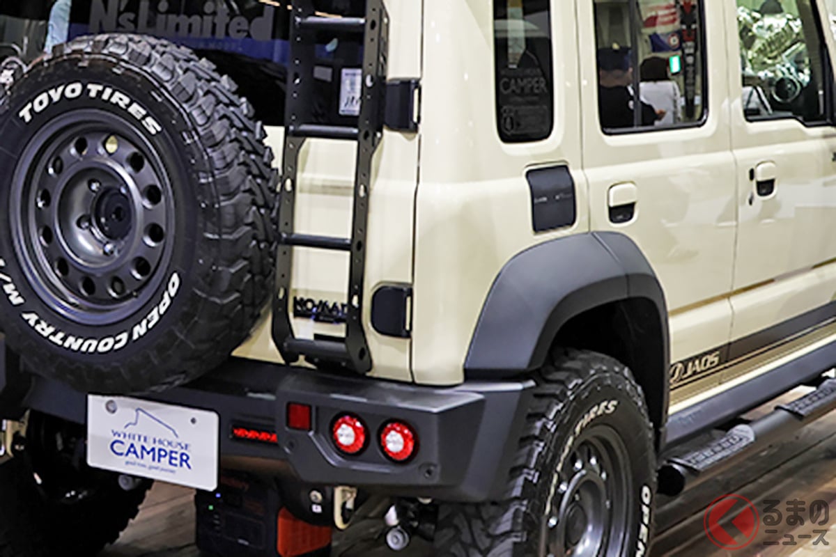 スズキ「“2階建て”四輪駆動車」実車公開！ 全長3.9m級「ちいさなボディ 