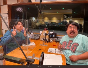 鈴木もぐら(右)、疑惑を釈明するも意外な結末に(画像は『空気階段の踊り場(TBSラジオ) 2022年12月19日付Twitter「まもなく!今夜は生放送!」』のスクリーンショット)
