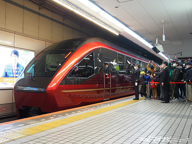 「ひのとり」デビュー 近鉄新型特急が出発式 読んで見フォト 産経フォト