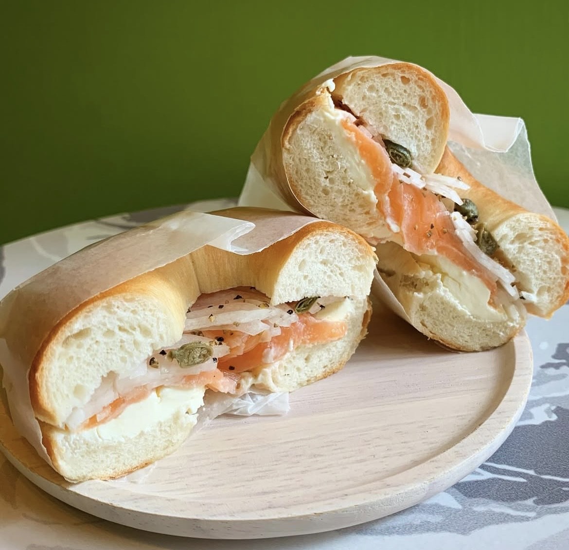 
			人気商品は早めにゲット！ 素材を生かした、もちもちベーグル（東京・蔵前）
		