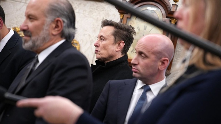 イーロン・マスク氏の国籍剥奪を求める請願書、25万人が署名 イーロン・マスク氏の国籍剥奪を求める請願書、25万人が署名