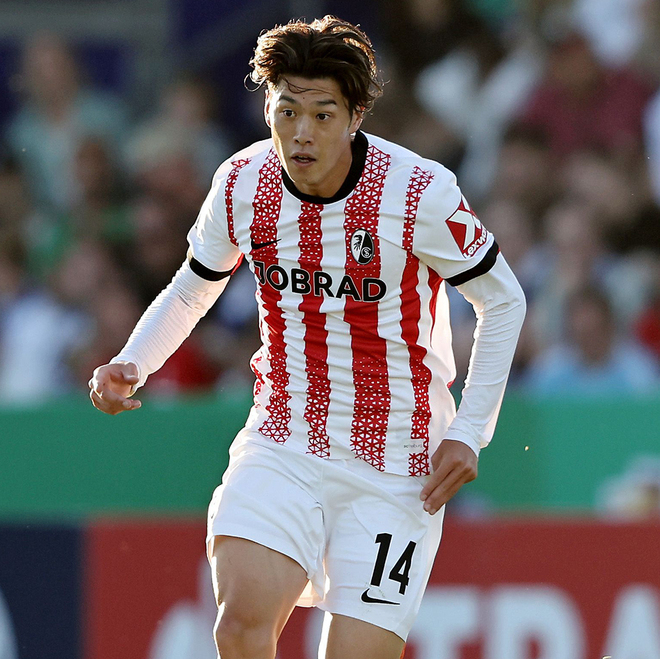 ブンデスリーガでデビューを果たした鈴木。(C)GettyImages