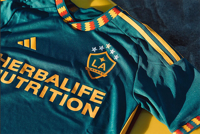 ギザギザ”が復活！LAギャラクシー、2023新ユニフォームは「懐かしの3色