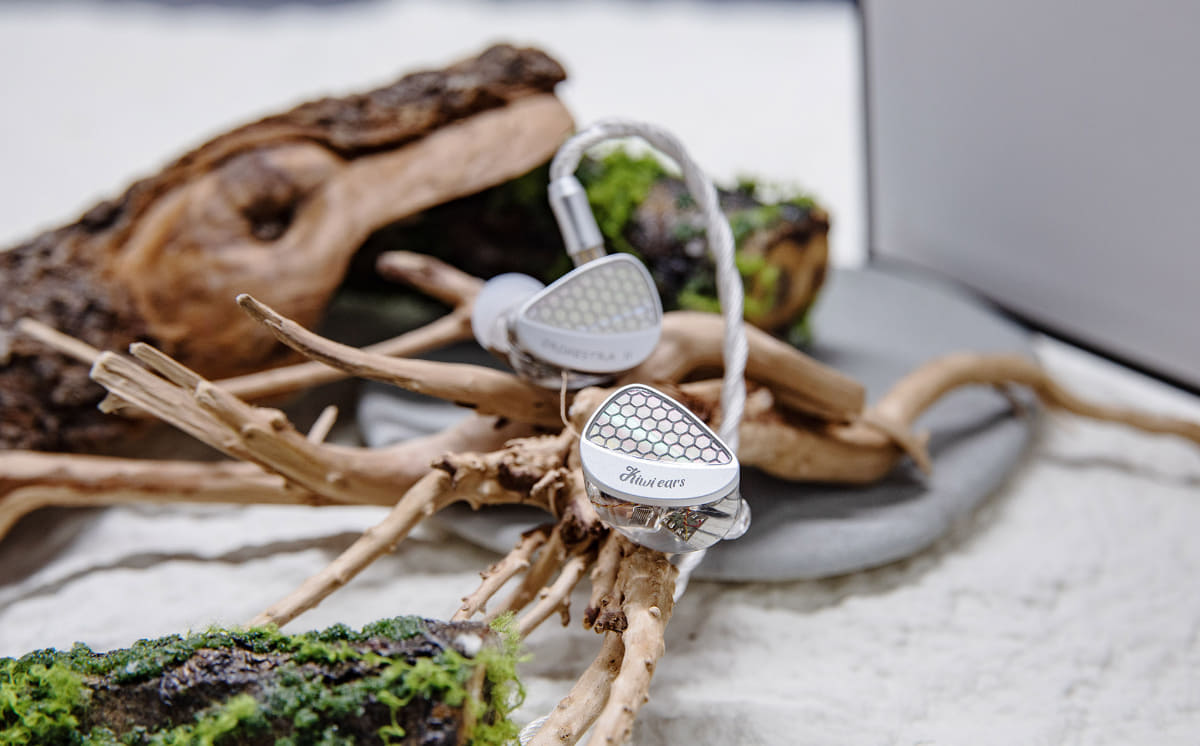 Kiwi Ears、“透明ボディ”にBA×10基。有線イヤフォン「Orchestra Ⅱ