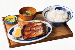 骨付き豚肉にかぶりつく！肉めし岡もとに「スペアリブ肉めし」が期間限定で新登場