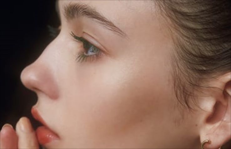 美容のプロが「変えずに使い続けている」 目力が上がる「隠しアイテム」