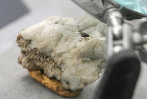 レアアースを販売する中国の一部の国有企業 新規契約を結ばない方針へ